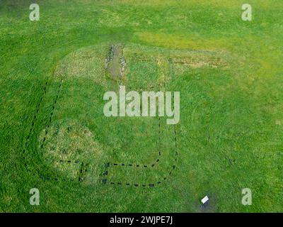 Vue aérienne par drone du fortlet romain de Kinneil, Kennel Estate, Bo'Nness, Écosse. Banque D'Images