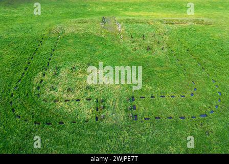 Vue aérienne par drone du fortlet romain de Kinneil, Kennel Estate, Bo'Nness, Écosse. Banque D'Images