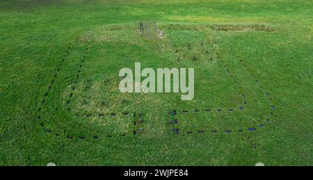 Vue aérienne par drone du fortlet romain de Kinneil, Kennel Estate, Bo'Nness, Écosse. Banque D'Images