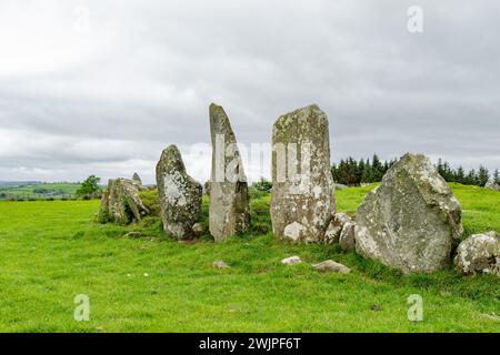 Cercle de pierre de Beltany, un site rituel impressionnant de l'âge du bronze situé au sud de la ville de Raphoe, comté de Donegal, Irlande. Datant de circa 2100-700 av. J.-C. Banque D'Images