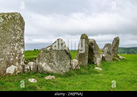 Cercle de pierre de Beltany, un site rituel impressionnant de l'âge du bronze situé au sud de la ville de Raphoe, comté de Donegal, Irlande. Datant de circa 2100-700 av. J.-C. Banque D'Images