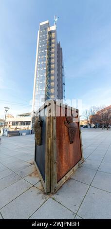 Pristina, Kosovo - 5 février 2024 : la place Skanderbeg est une place centrale de Pristina, la capitale du Kosovo. Banque D'Images