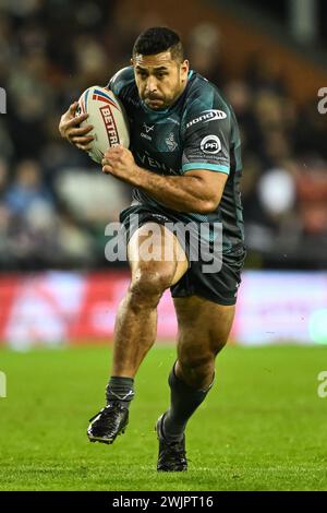 SEB Ikahihifo de Huddersfield Giants fait une pause lors du match Betfred Super League Round 1 Leigh Leopards vs Huddersfield Giants au Leigh Sports Village, Leigh, Royaume-Uni, 16 février 2024 (photo par Craig Thomas/News images) dans , le 16/02/2024. (Photo de Craig Thomas/News images/SIPA USA) Banque D'Images