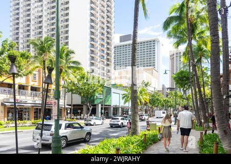 Kalakaua Avenue, Waikiki, Honolulu, Oahu, Hawaï, États-Unis d'Amérique Banque D'Images