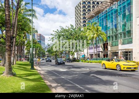 Kalakaua Avenue, Waikiki, Honolulu, Oahu, Hawaï, États-Unis d'Amérique Banque D'Images