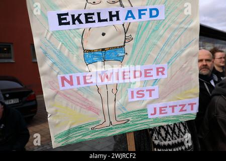 Démonstration unter dem motto ãNie wieder ist jetzt C für Demokratie, gegen FaschismusÓ- Kundgebung gegen die AFD und Rechtsextremismus - Deutschland, GER, DEU Allemagne, Gotha, 10.02.2024 - Gotha : Das ãBündnis gegen Rechts. Gotha ist BUNT e. v.Ó ruft zu einer démonstration unter dem motto ãNie wieder ist jetzt C für Demokratie, gegen FaschismusÒ auf. Die Demonstration beginnt um 12 Uhr in Gotha-West auf dem Coburger Platz mit einer Auftaktkundgebung und bewegt sich über die Humboldtstraße, Bürgeraue und die Jüdenstraße zum Oberen Hauptmarkt, WO es eine weitere Kundgebung gibt. Hauptauslöser der Banque D'Images