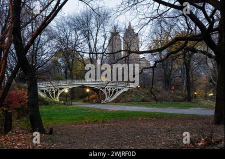 New York, États-Unis - 05 DÉCEMBRE 2010 : le Cast Iron Bridge n° 28 à Central Park Banque D'Images