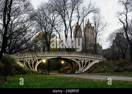 New York, États-Unis - 05 DÉCEMBRE 2010 : le Cast Iron Bridge n° 28 à Central Park Banque D'Images