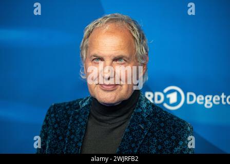 Berlin, Allemagne. 16 février 2024. Udo Wachtveitl vient à la fête de l’heure bleue de l’ARD lors de la 74ème Berlinale. Crédit : Monika Skolimowska/dpa/Alamy Live News Banque D'Images
