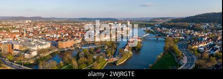 Vue aérienne de Hameln et de la rivière Weser en Allemagne Banque D'Images