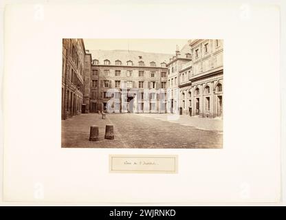 Tribunal de l'Institut. Paris (Ier arr.), entre 1865 et 1868. Photographie de Charles Marville (1813-1879). Paris, musée Carnavalet. 146116-21 bateau, Collège quatre Nations, cours, façade, façade Palais, Institut de France, institution française, plot, 19e XIX 19e 19e 19e siècle Banque D'Images
