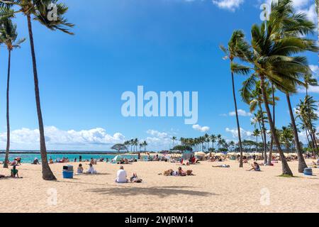 Plage de Kahanamoku, Waikiki, Honolulu, Oahu, Hawaï, États-Unis d'Amérique Banque D'Images