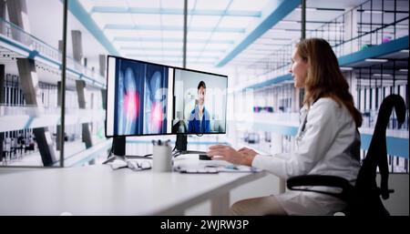 Visioconférence en ligne avec médecin. Xray Feet Videochat Banque D'Images