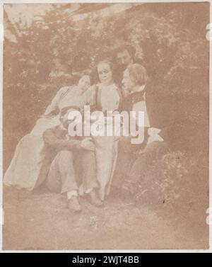 Photographie représentant Victor Hugo en famille avec sa femme Adèle Foucher et ses enfants dans le jardin de Hauteville entre 1856 et 1860 (conservé à la Maison Hauteville), photographie d'Arsène Garnier. Paris, maison de Victor Hugo. 34666-10 écrivain français, enfant, épouse, femme, maison Hauteville, jardin, portrait de famille Banque D'Images