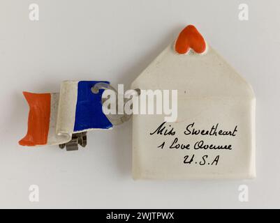 Broche Vintage "I Love Paris" - Année 1945 - Métal Doré émaillé - État Neuf Pour Son âge