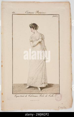 Toque ornée de tuberers. Robe tulle', costume parisien (extrait du Journal des Dames et des modes), 1811, gravure n°1166. Tampon aquarelle. 1811. Galliera, musée de la mode de la ville de Paris. 60785-13 costume parisien, dentelle, impression aquarelle, journal femmes et modes, mode féminine, modèle féminin, numéro 1166, ornement, robe en tulle, toque, tubéreuse Banque D'Images