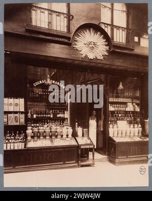 Atget, Eugène (Jean Eugène Auguste Atget, dit) (n.1857-02-12-D.1927-08-04), 5 place de l'Ecole, 1er arrondissement, Paris (titre factice), 1902. Albumine. Musée Carnavalet, histoire de Paris. Paris, atget Banque D'Images