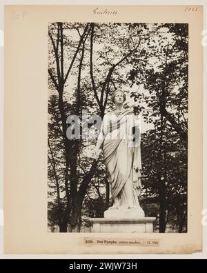 Blancard, Hippolyte (1843 - D.1924), statue en marbre d'une nymphe dans le jardin des Tuileries, 1er arrondissement, Paris (titre factice), 1890. Tirage platine. Musée Carnavalet, histoire de Paris. Banque D'Images