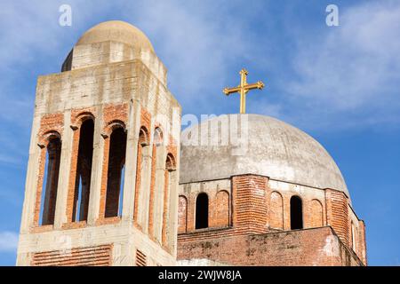 La cathédrale du Christ Sauveur à Pristina, au Kosovo, est une église chrétienne orthodoxe serbe inachevée dont la construction a commencé en 1992. Banque D'Images