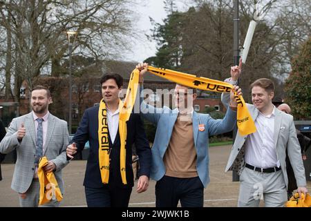 Ascot, Berkshire, Royaume-Uni. 17 février 2024. Les courses arrivent à Ascot Racecourse pour le Betfair Ascot Chase Raceday. Crédit : Maureen McLean/Alamy Live News Banque D'Images