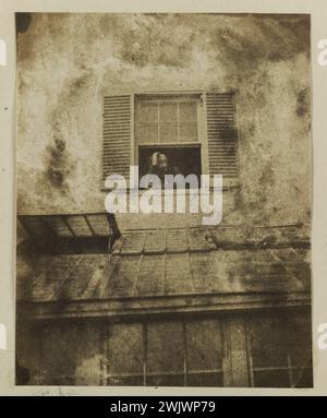 Album de proscrit (composé de 61 feuilles enrichies de 60 photographies sur papier salé). Auguste Vacquerie (1819-1895), dramaturge, journaliste et ami de Victor Hugo Annoder à la Marine Window Terrace. Jersey, 1853. Photographie d'Auguste Vacquerie (1819-1895). Paris, maison de Victor Hugo. 58412-4 Noyer, album de proscrit, album photographique, album souvenir, dramaturge, écrivain français, exil, façade, fenêtre, maison, journaliste, terrasse marine, proscrit, portrait, maison Banque D'Images