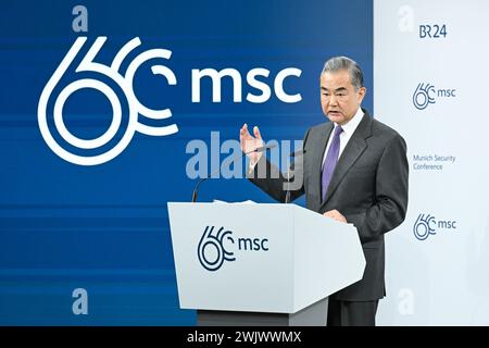 Munich, Allemagne. 17 février 2024. Lors de la Conférence de Munich sur la sécurité, le ministre chinois des Affaires étrangères Wang Yi a commenté la guerre en Ukraine. Crédit : Tobias Hase/dpa/Alamy Live News Banque D'Images