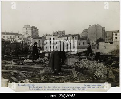 Guerre 1914-1918. Explosion de la fabrique de grenades située au 173 rue de Tolbiac. Paris (13e arr.), le 26 octobre 1915. Photographie de Charles Lansiaux (1855-1939). Paris, musée Carnavalet. 79724-16 clusters métalliques, année 1915, exploser, explosion, gravats, grenade, guerre 1939-1945, guerre 39-45, homme, ruines, seconde Guerre mondiale, usine Greming, 13ème XIIII 13ème 13ème 13ème 13ème 13ème arrondissement, XXème XX 20ème 20ème 20ème 20ème 20ème 20e 20e 20e 20e 20e 20e 20e 20e 20e 20e 20e 20e 20e 20e 20e 20e 20e 20e 20e 20e 20e 20e 20e 20e 20e 20e 20e 20e 20e 20e. Banque D'Images