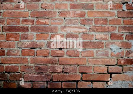 Mur de briques fait à la main fabriqué à partir de briques, texture de fond abstraite avec vieux motif de style sale et vintage. Brique grunge rouge dans le mur avec pu gris Banque D'Images