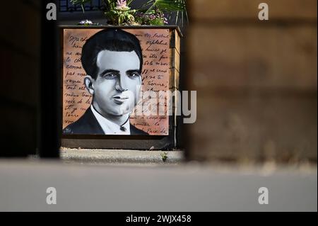 Paris, France. 17 février 2024. Fresque en hommage à Missak Manouchian dans le 20ème arrondissement de Paris. France le 17 février 2024, à Paris, France. Photo de Stephane le Tellec/ABACAPRESS.COM crédit : Abaca Press/Alamy Live News Banque D'Images