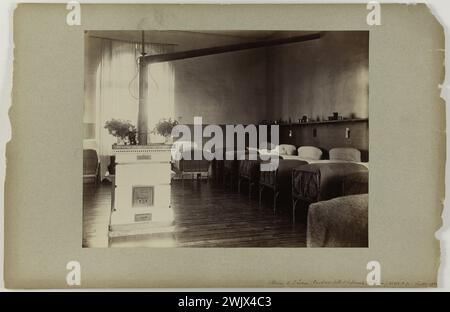 Emonts ou Emonds, Pierre. Maison St Lazare - vue d'une salle d'infirmerie (2ème section). 'Vue d'une salle d'infirmerie (2e section), prison de Saint-Lazare, 10e arrondissement, Paris'. Papier albumine. en 1888-1888. Paris, musée Carnavalet. 144177-30 Banque D'Images