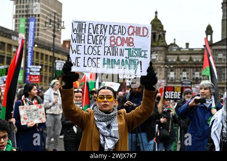 Glasgow, Écosse, Royaume-Uni. 17 février 2024. Rassemblement pro-Palestine à George Square pour protester contre le conflit israélo-palestinien. Divers groupes activistes présents avec une marche prévue pour passer devant le lieu de la conférence annuelle Scottish Labour qui a commencé hier. Crédit : Craig Brown/Alamy Live News Banque D'Images