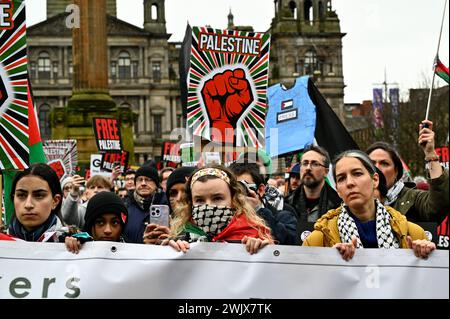 Glasgow, Écosse, Royaume-Uni. 17 février 2024. Rassemblement pro-Palestine à George Square pour protester contre le conflit israélo-palestinien. Divers groupes activistes présents avec une marche prévue pour passer devant le lieu de la conférence annuelle Scottish Labour qui a commencé hier. Crédit : Craig Brown/Alamy Live News Banque D'Images