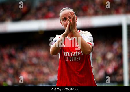 Beth Mead (9 Arsenal) applaudit les fans après avoir quitté le terrain lors du match de Super League Barclays FA Womens entre Arsenal et Manchester United au Emirates Stadium de Londres, en Angleterre. (Liam Asman/SPP) crédit : SPP Sport Press photo. /Alamy Live News Banque D'Images