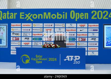 Le tirage au sort du Qatar ExxonMobil Open 2024 au Khalifa International Tennis and Squash Complex à Doha le samedi 17 février 2024. Le tournoi débute le 19 février 2024 au Khalifa International Tennis and Squash Complex à Doha et est organisé par la Fédération de tennis du Qatar à Doha, la capitale du Qatar. Le Qatar ExxonMobil Open prendra fin le 24 février 2024. Banque D'Images