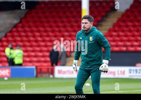 Walsall, Royaume-Uni. 17 février 2024. La gardienne de Mansfield, Christy Pym, se réchauffe avant le match EFL Sky Bet League 2 entre Walsall et Mansfield Town au Poundland Bescot Stadium, Walsall, en Angleterre, le 17 février 2024. Photo de Stuart Leggett. Utilisation éditoriale uniquement, licence requise pour une utilisation commerciale. Aucune utilisation dans les Paris, les jeux ou les publications d'un club/ligue/joueur. Crédit : UK Sports pics Ltd/Alamy Live News Banque D'Images