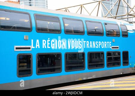 Lyon, France. 16 février 2024. Un TER avec « la région vous transporte » inscrit sur son flanc, lors du mouvement social des contrôleurs SNCF, à la gare Lyon-part-Dieu, France, Lyon, le 16 février, 2024. photo de Thibaut Durand /ABACAPRESS.COM crédit : Abaca Press/Alamy Live News Banque D'Images
