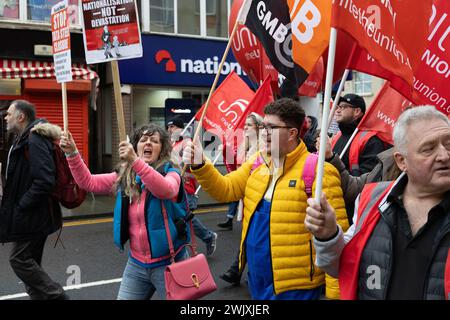 Port Talbot, pays de Galles, Royaume-Uni. 17 février 2024. Les participants au rallye et défilent à travers Port Talbot. Crédit : Sean Pursey/Alamy Live News Banque D'Images