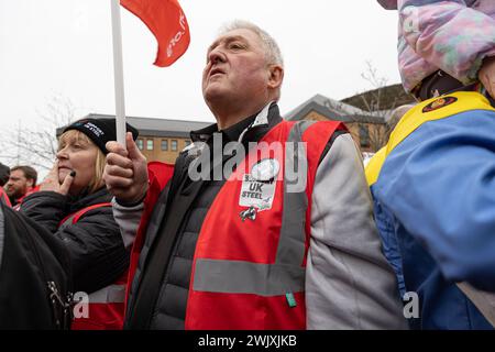 Port Talbot, pays de Galles, Royaume-Uni. 17 février 2024. Les participants au rallye et défilent à travers Port Talbot. Crédit : Sean Pursey/Alamy Live News Banque D'Images