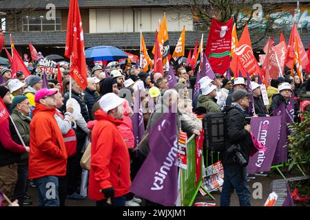 Port Talbot, pays de Galles, Royaume-Uni. 17 février 2024. Les participants au rallye et défilent à travers Port Talbot. Crédit : Sean Pursey/Alamy Live News Banque D'Images