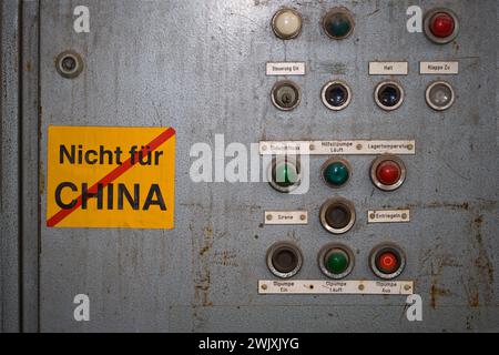Panneau opérateur avec un autocollant, NICHT für CHINE, pas pour la Chine, ancienne aciérie Henrichshütte, Hattingen, Ruhr district, Rhénanie du Nord-Westphalie, germe Banque D'Images
