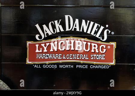 Gros plan du logo peint sur les buffets du camion Ford modèle T 1927 à la distillerie Jack Daniel à Lynchburg, Tennessee Banque D'Images