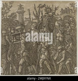 Andrea Andreani (actif à Mantoue vers 1540-1623). « Le triomphe de Jules César », selon Mantegna : des hommes portant des vases sur une civière suivis par d'autres hommes qui portent des trophées d'armes attachés au bout d'un bâton (Bartsch, Tome XII, section 6, n°11). Couleur en couleur. 1599. Musée des Beaux-Arts de la ville de Paris, petit Palais. 112278-21 16e 16e XVI 16e 16e Centre, gravure Banque D'Images