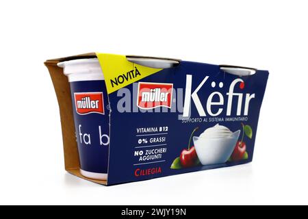 Yogourt MULLER au kéfir. Molkerei Alois Muller GmbH, Aretsried, Allemagne Banque D'Images