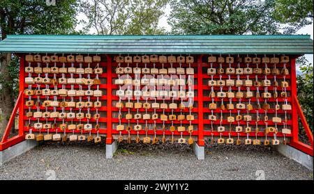 Well Wish comprimés. Sanctuaire Hakozaki Hachiman. Izumi, Kagoshima, Japon. Banque D'Images