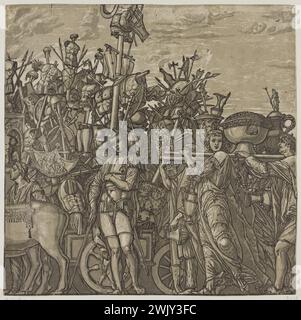 Andrea Andreani (actif à Mantoue vers 1540-1623). 'Le triomphe de Jules César', après Mantegna : un char décoré de trophées accompagné d'un soldat armé d'une haltère et de quatre hommes avec des vases sur un brancard (Bartsch, Tome XII, section 6, n°11). Couleur en couleur. 1599. Musée des Beaux-Arts de la ville de Paris, petit Palais. 112278-18 16e 16e XVI 16e 16e Centre, gravure Banque D'Images