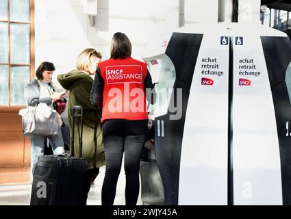 SNCF Controllers mouvement social à la Gare de Lyon à Paris, France le 17 février 2024. Photo Alain Apaydin/ABACAPRESS.COM illustration Greve des contrôles SNCF DANS oui Gare train crédit : Abaca Press/Alamy Live News Banque D'Images