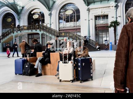 SNCF Controllers mouvement social à la Gare de Lyon à Paris, France le 17 février 2024. Photo Alain Apaydin/ABACAPRESS.COM illustration Greve des contrôles SNCF DANS oui Gare train crédit : Abaca Press/Alamy Live News Banque D'Images