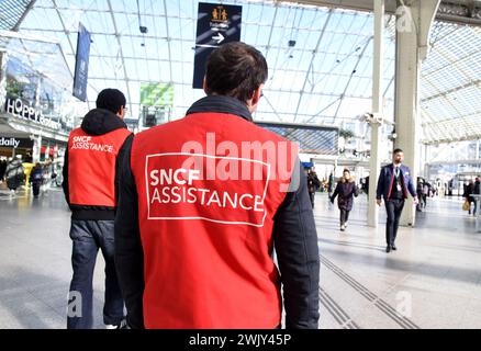 SNCF Controllers mouvement social à la Gare de Lyon à Paris, France le 17 février 2024. Photo Alain Apaydin/ABACAPRESS.COM illustration Greve des contrôles SNCF DANS oui Gare train crédit : Abaca Press/Alamy Live News Banque D'Images