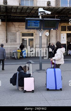 SNCF Controllers mouvement social à la Gare de Lyon à Paris, France le 17 février 2024. Photo Alain Apaydin/ABACAPRESS.COM illustration Greve des contrôles SNCF DANS oui Gare train crédit : Abaca Press/Alamy Live News Banque D'Images
