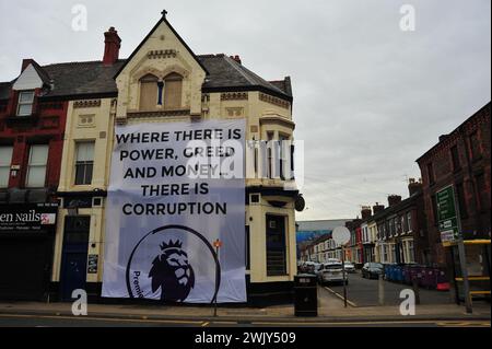 Les fans d'Everton manifestent contre la déduction de 10 points imposée au club pour avoir enfreint les règles du PSR. Banque D'Images